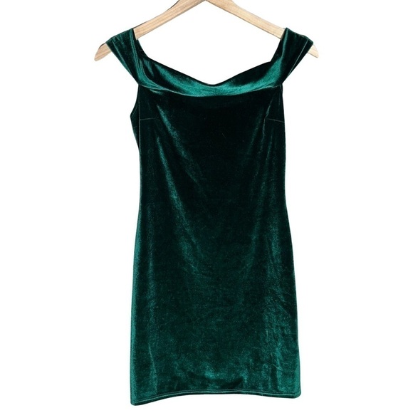 Urban Outfitters Dresses & Skirts - Urban Outfitters Emerald Green Velvet Off-the-shoulder Mini Dress - Size S